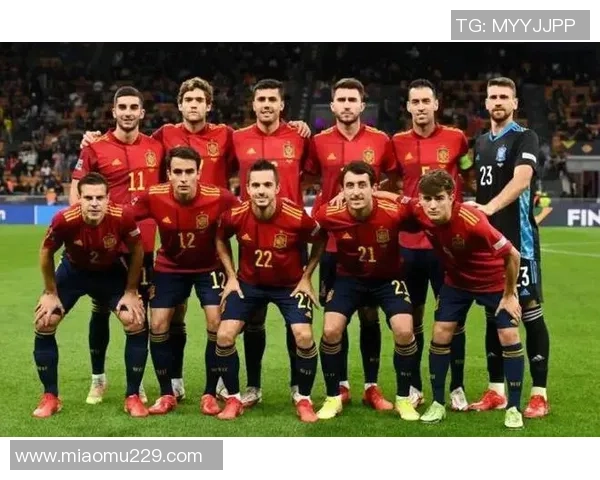 卡塔尔足球明星阵容揭秘头牌球员名单及其精彩表现分析 卡塔尔足球明星阵容揭秘头牌球员名单及其精彩表现分析