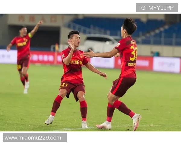 武汉篮球队以94分领跑总决赛积分榜展现强劲实力